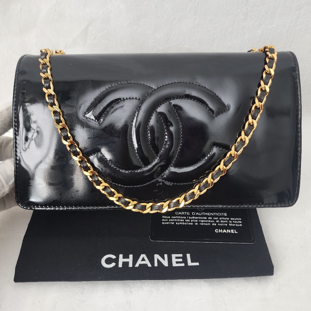 Auth Chanel Coco Timeless Wallet on Chain - Picture 2 of 11